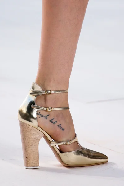 Look 10